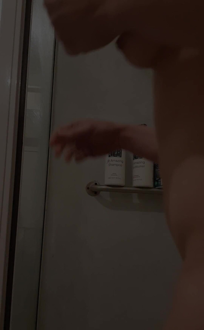 Michellexm: Ich habe versucht, ein sexy Duschvideo mit meinem neuen Dildo...