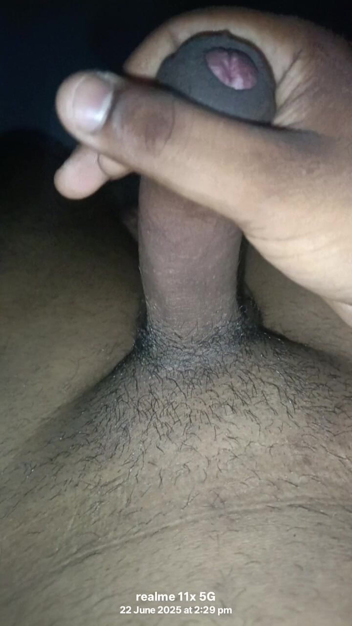 Cutex_mukku: मेरा लंड बहुत सख्त है