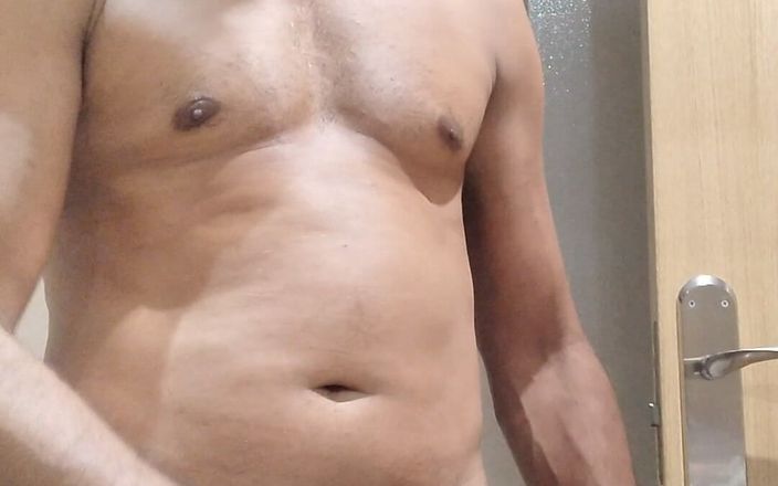 Boy top Amador: Trước khi tắm với rất nhiều căng thẳng