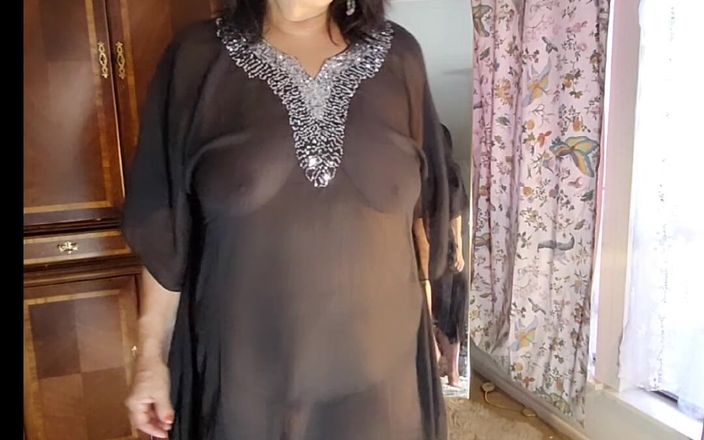 Zilah Luz: 70-jarige, uitkleden, rijpen en dan mijn zeer strakke jurk aandoen