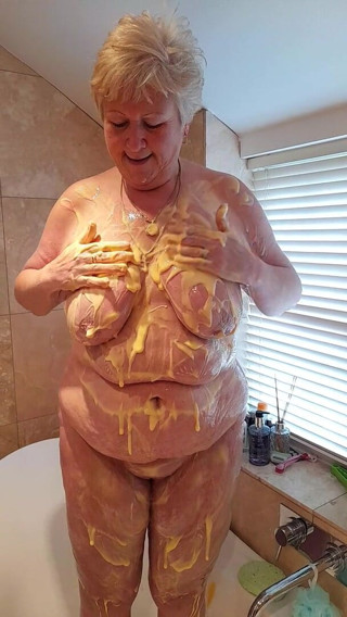 Uk Joolz: Custard boobies
