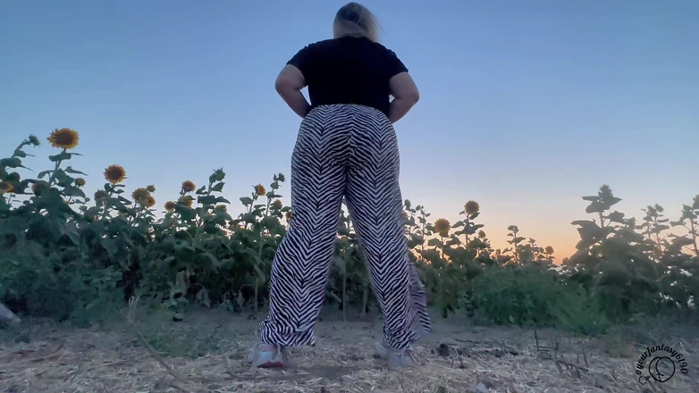 Your fantasy studio: Sunshine Fart Queen - Field of Stink Flowers