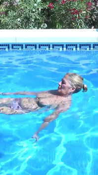 Auntjudys - Cachonda GILF De 64 años Sra. Marta Se Pone Traviesa En La Piscina