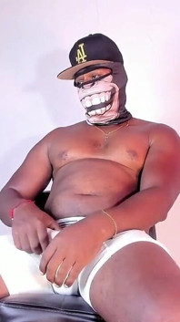 Ken El Femboy Uwodzi Brązową Gwardię I Ląduje Przy Ścianie
