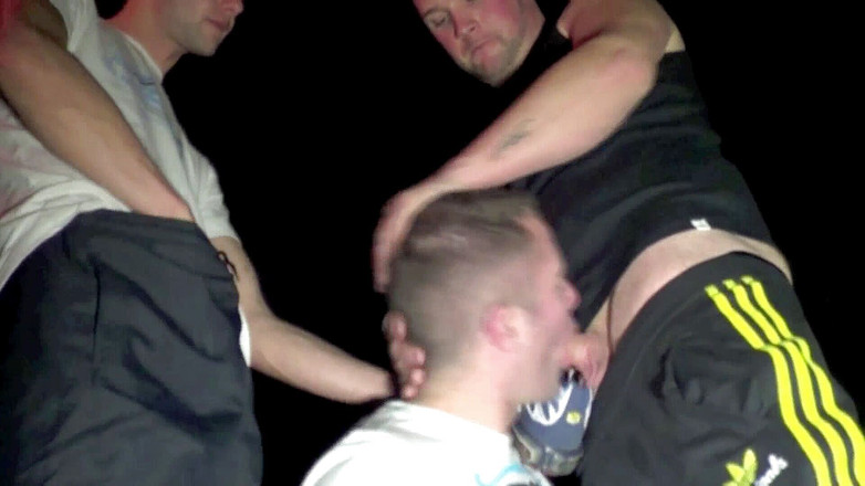 MALIK THE ARAB FUCKER XXL: Ošukaná v tenisce 2 kamarády badboys Malik