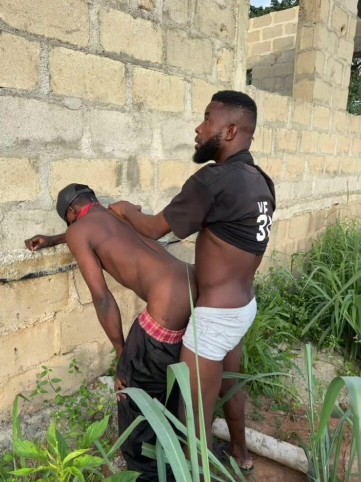 Jamessweet111: J’éjacule sur mon trou du cul juteux