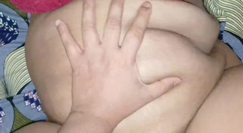 Akhi moni: สาวอินเดียเย็ดจัดหนักและคุยลามกกับแฟนหนุ่ม