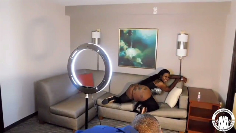 Alphonsolayz: Pound That Ass Well