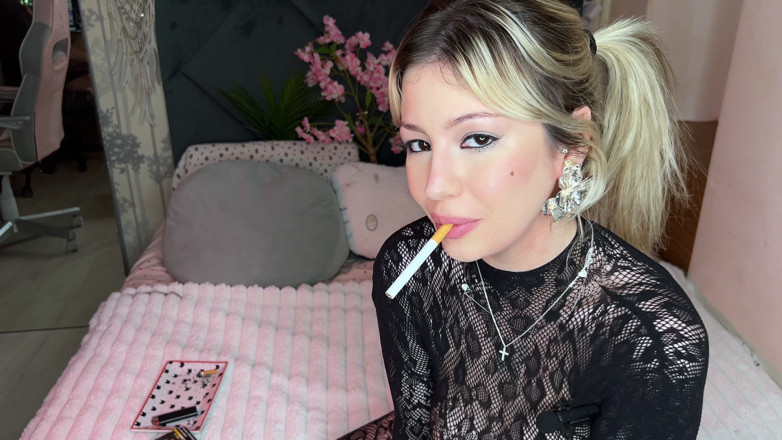 Stellafatale: Nữ thần nylon hút thuốc quyến rũ - trêu chọc đam mê...