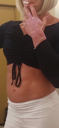 Tgirl Missy merokok seksi