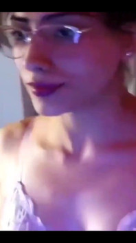 Îmi pun un vibrator în cur pentru prima dată