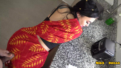 Niks Indian: Tímida peituda milf bhabhi fodida duro por Devar