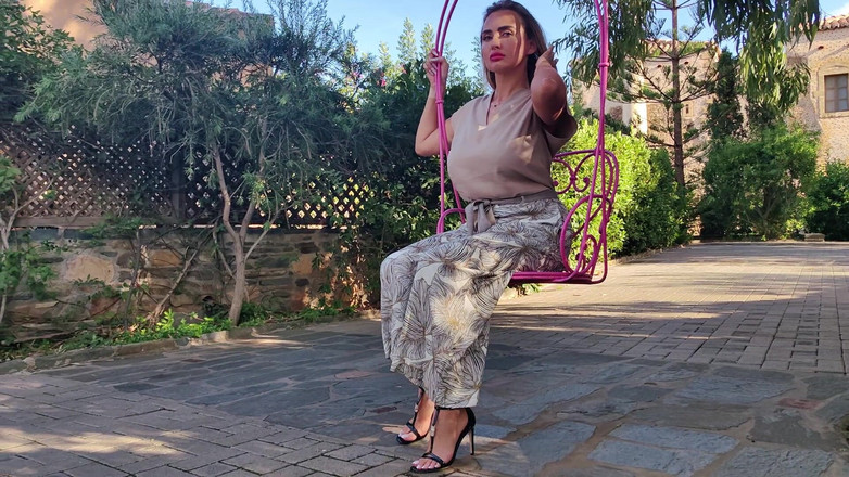 Goddess Lena: Bahçemde bana hayran ol