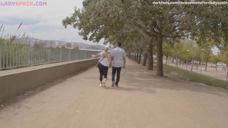 Lady Spain: Inmature mature : Nuria fait tout le ménage et va à la...