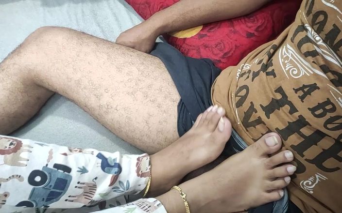 Vaigavarun Feet romance: Footjob bareng ball busting