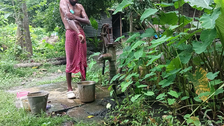 Ranjit Roy: Tha naked Indian mature man shower in open place and...