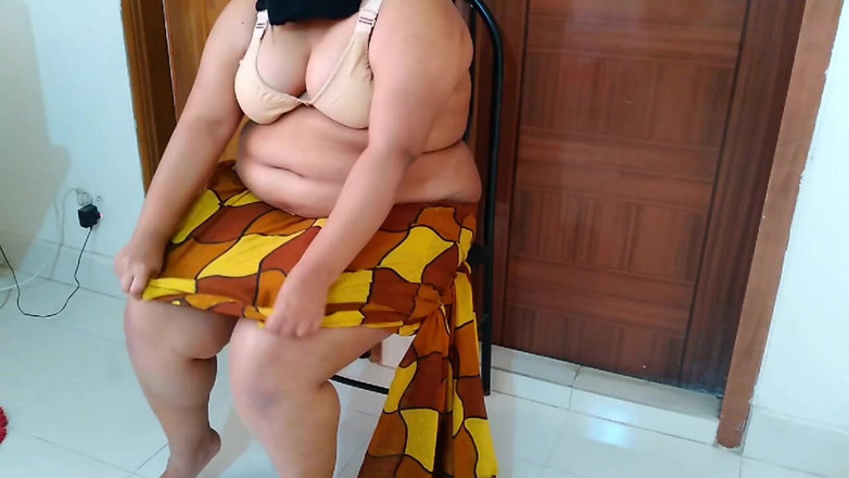 Aria Mia: Desi-zimmermädchen wird vom fahrer des chefs hart gefickt!