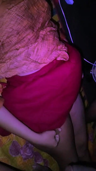 Desi vesnická holka má poprvé sex s přítelem
