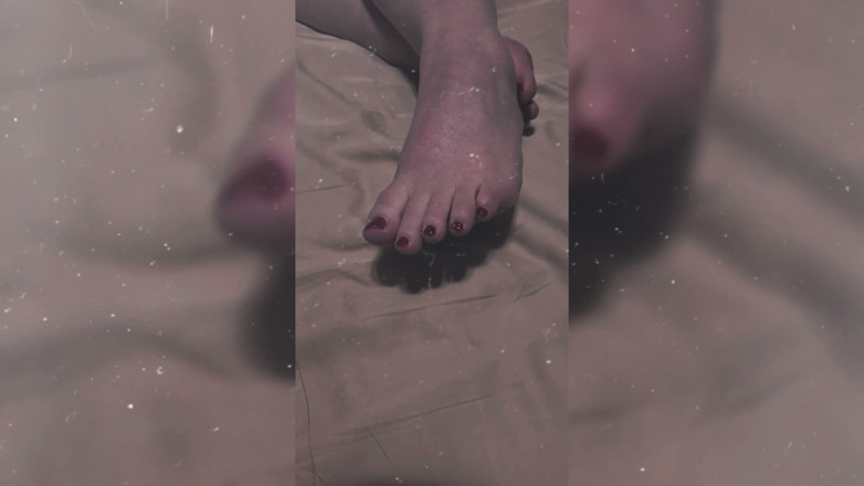 VeryHotMILF: Cute Red Toes