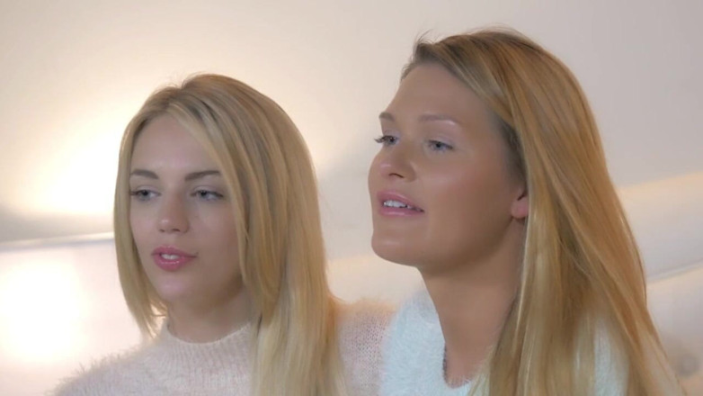 Lesbian Illusion: Blondă frumoasă în dormitor