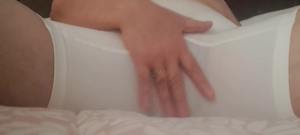 Mommy big hairy pussy: MILF, dalam seluar dalam besar dan kemaluannya ditandakan
