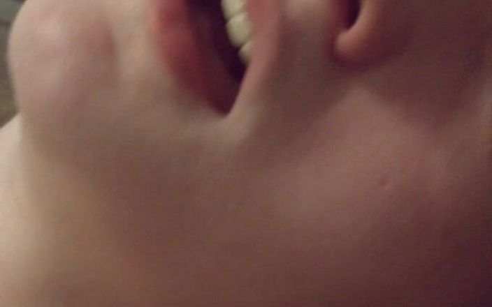 Dorian DomTop: Morgane Marks neemt moeiteloos een zwarte dildo