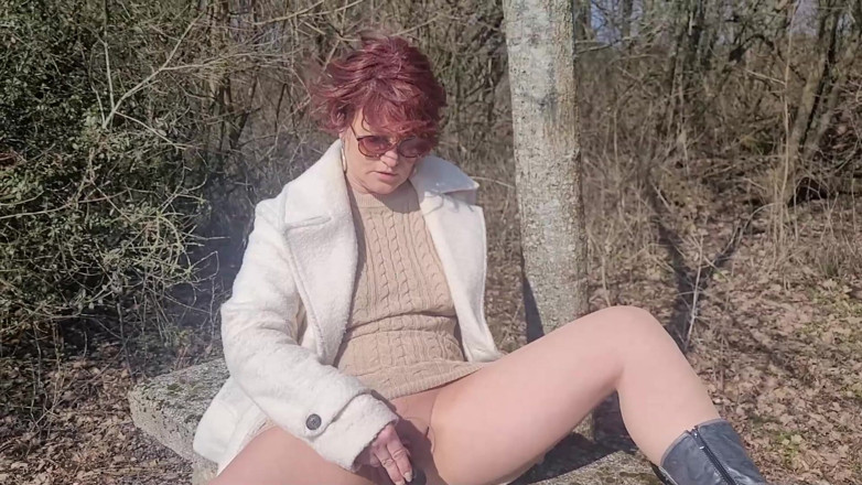 Popp Sylvie: Pussy Juice in Spring