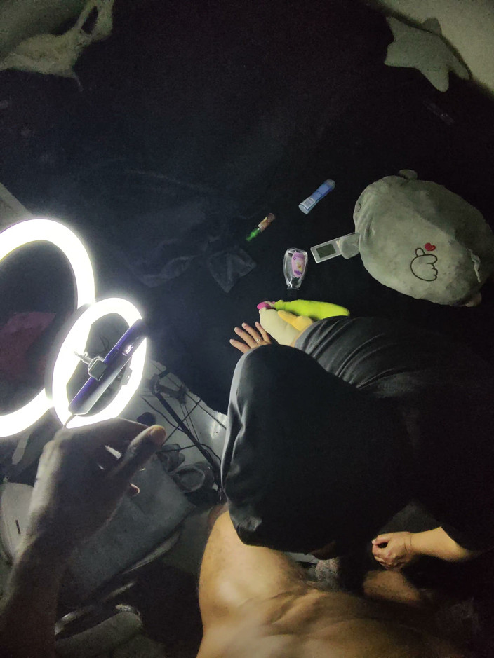 Cum-lobian dickdrainers: Сперма-лобіанські dickdrainers, королева горла, за лаштунками, відео від першої особи