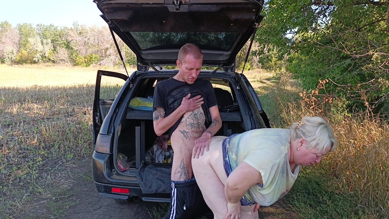 Zona901: I parken knullar jag min styvmamma i hennes fitta doggy...