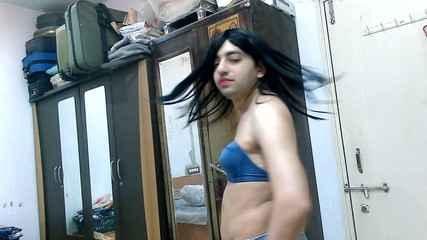 Cute & Nude Crossdresser: Đằng sau cảnh quay video của Sweet Lollipop trong chiếc áo...