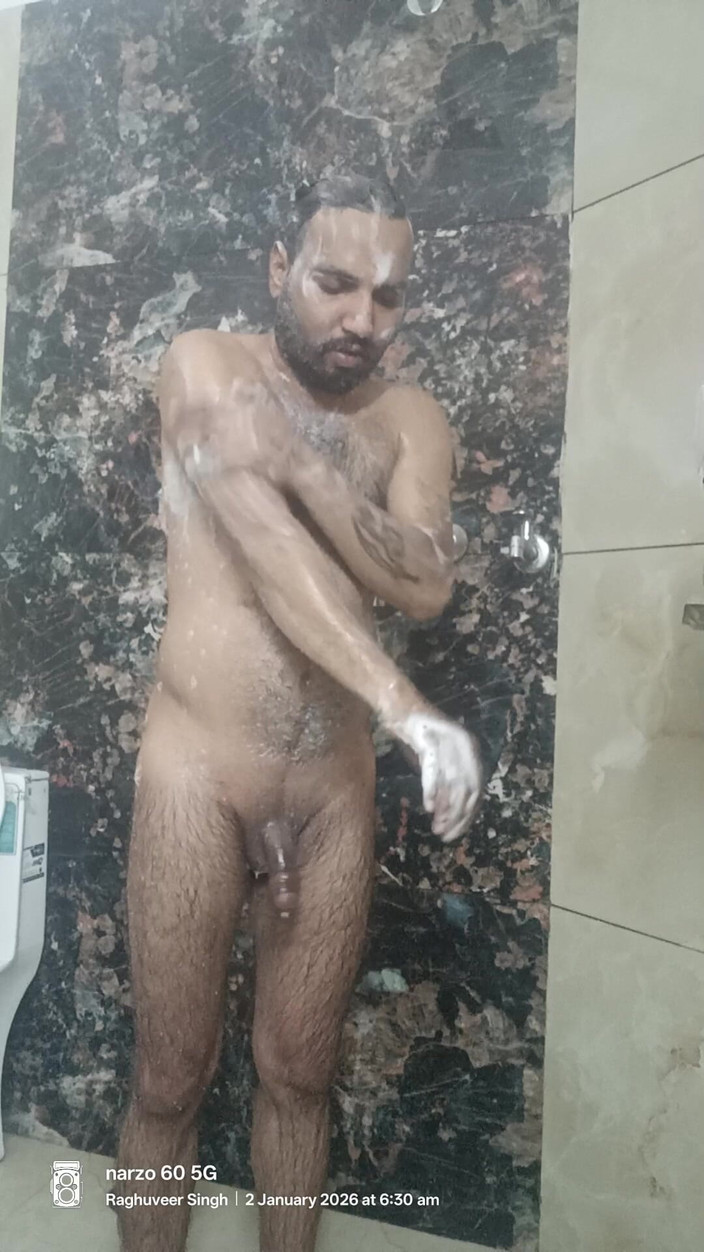 Rajasthani-old-lover: Indischer desi-mann genießt dusche und masturbationsshow mit nachbarin