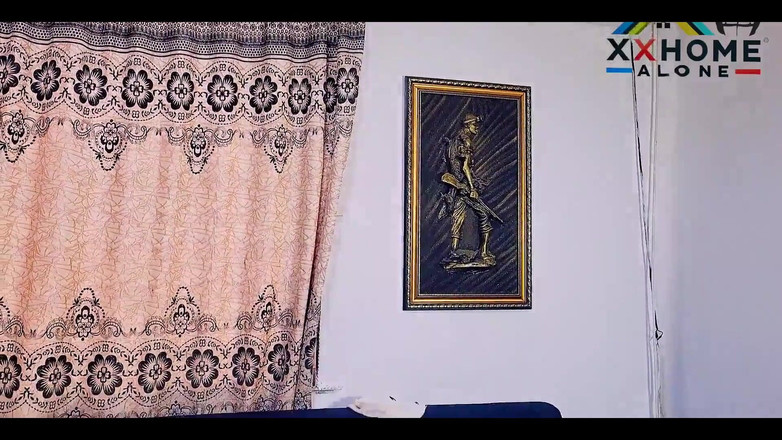 Home Alone: फटी नकली नर्स उसकी ग्राहक