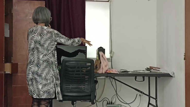 Swingersamateur40: 네가 샤워하는 동안 문 밖을 내다봤어, 의붓여동생, 네가 나한테 얼마나 큰 결말을 줬는지.