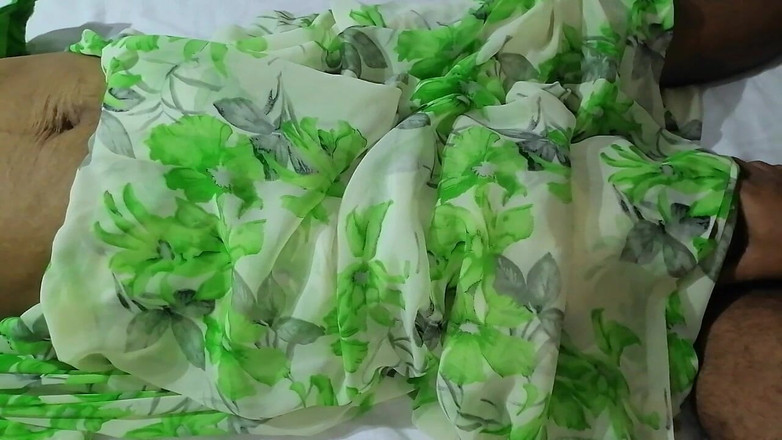 Sweety In Bed: Fată indiană desi la birou video hardcore pulă uriașă