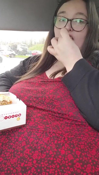 SSBBWLadyBrads: Jag älskar att fylla den här magen med BK