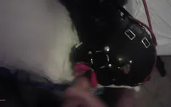 Laura穿着紧身紧身衣和高跟鞋被绑住，张开嘴巴被深喉口交 第一人称视角