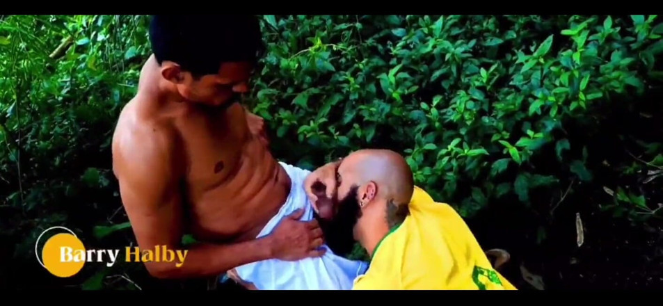 barryhlaby: Straight Men Hook up in the Bushes After the Game