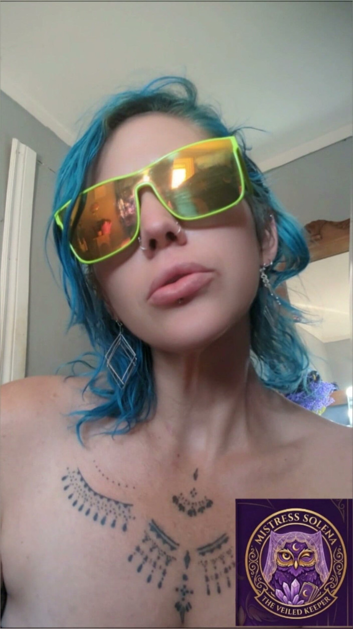 Mistress Solena: Questo trascinamento è per me. il prossimo potrebbe essere per te......