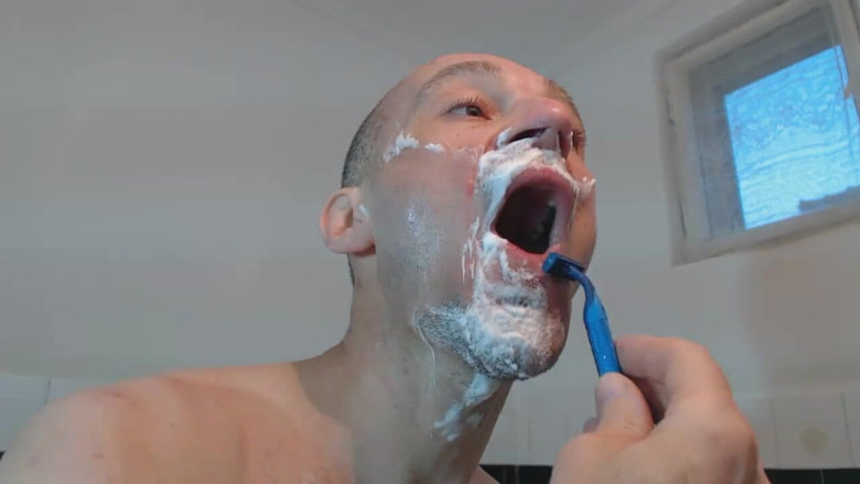 TIVADAR 73: Tivadar 73 (modelo de stripchat) afeitado