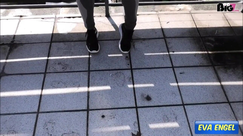 Eva Engel: Denim Piss