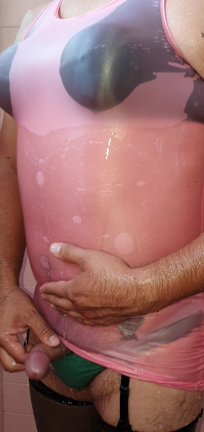 Wet lingerie: Känner den våta licra underkläder och onanerar