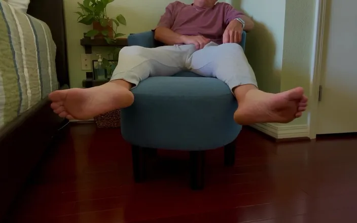 Barefoot Blake: I Get off in My Grey Sweatpants