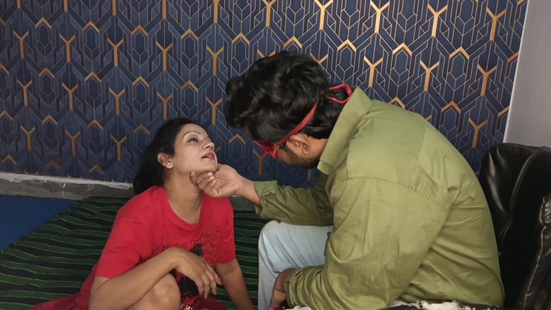 Anup chaubey: Uma pobre garota empurrada veio pedir trabalho e o dono...