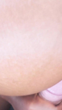 거대한 가슴을 사용하여 내 자지를 익사하는 거유 흑인 여자
