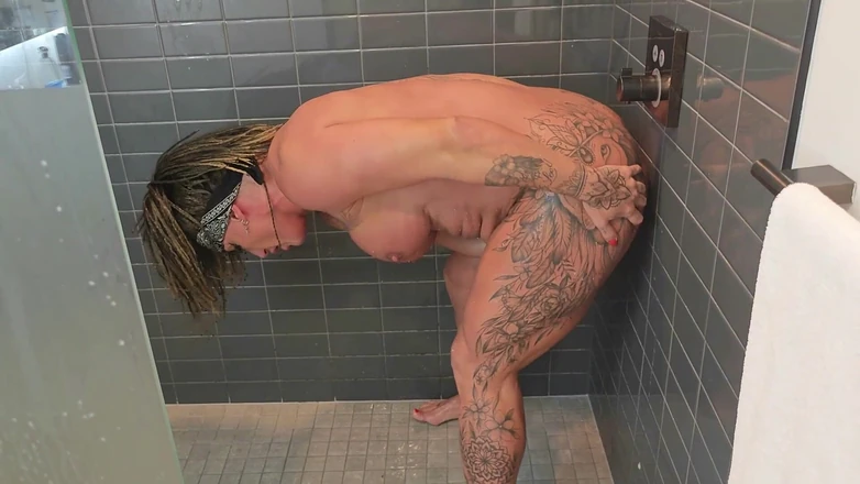 Danaxmuscles: I Fuck Bathed in Milk