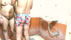 CharlieAishaa: Indiana quente esposa Aishaa provocando amante enquanto toma banho e...