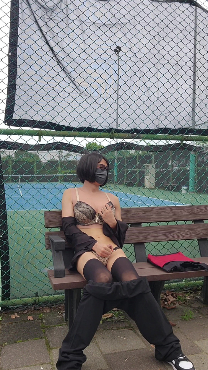 NotAFuta: Escritório Lady Crossdresser Cum em público