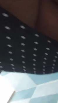 Tia di bilik mandi, saya menemui video ini pada telefon bimbitnya