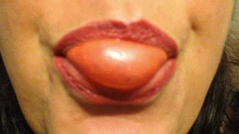 Lily Lipstixxx: お前のバブルを破裂させてやる!
