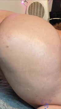 Gruesa camgirl toma enorme consolador bbc